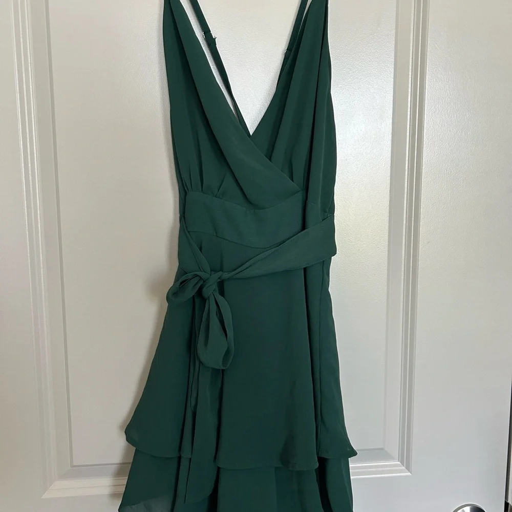 Green Sleeveless Romper - Picture 2 of 4